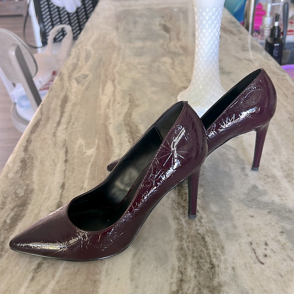 Beautiful burgundy color heels. Very comfortable.